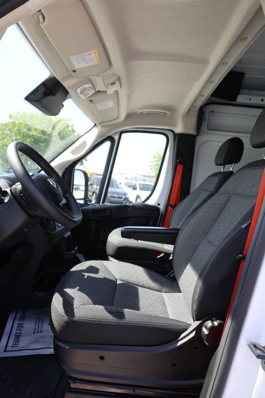 Used 2025 RAM ProMaster 2500 w/ Convenience Group FWD image 15