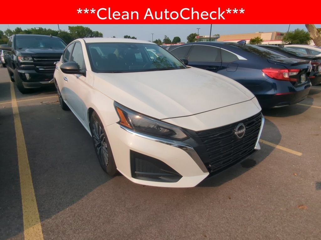 Used 2024 Nissan Altima 2.5 SV FWD image 3