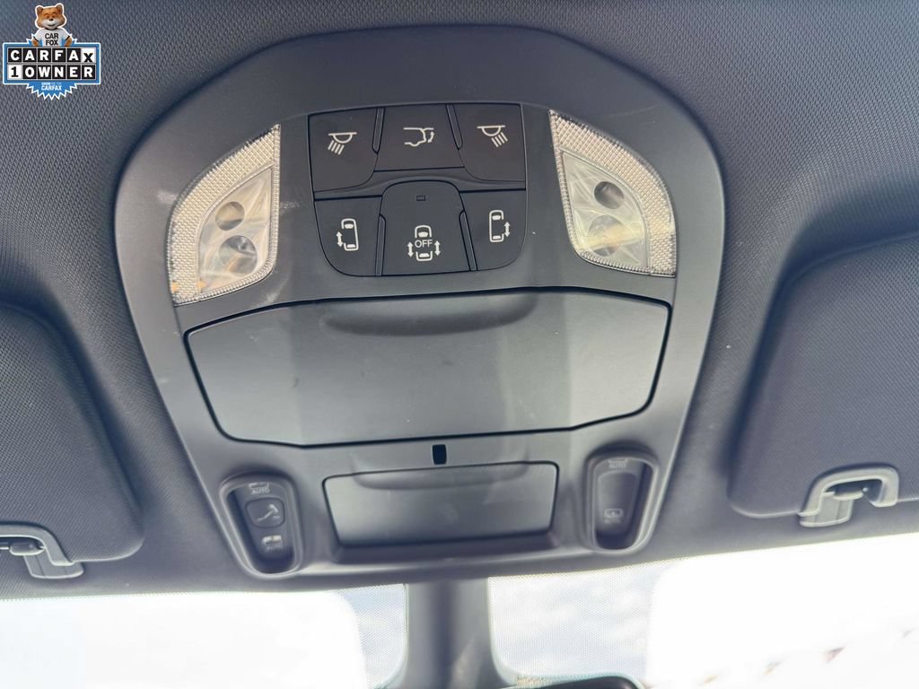 Used 2025 Chrysler Pacifica Limited FWD image 31