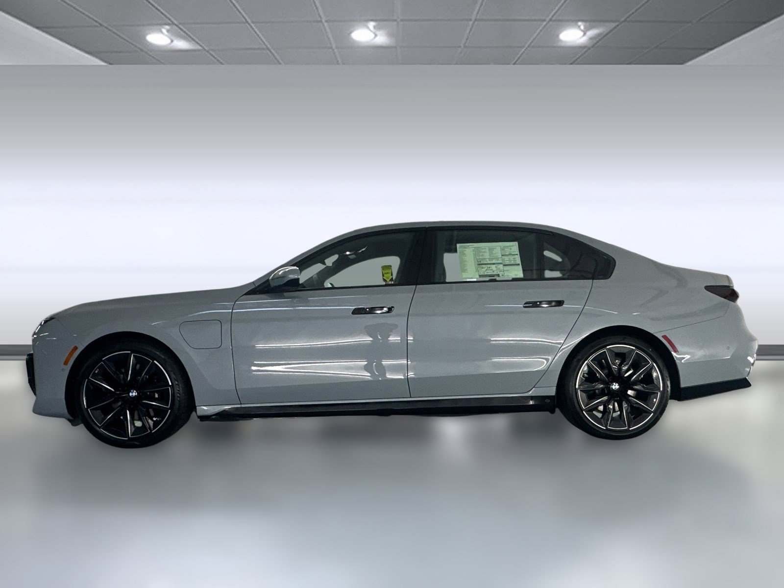 New 2026 BMW 750e xDrive w/ Executive Package image 2