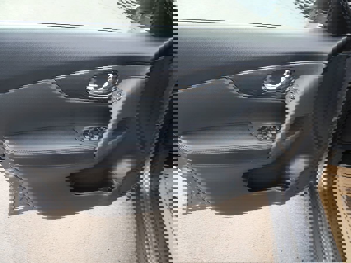 Used 2017 Nissan Rogue S image 16