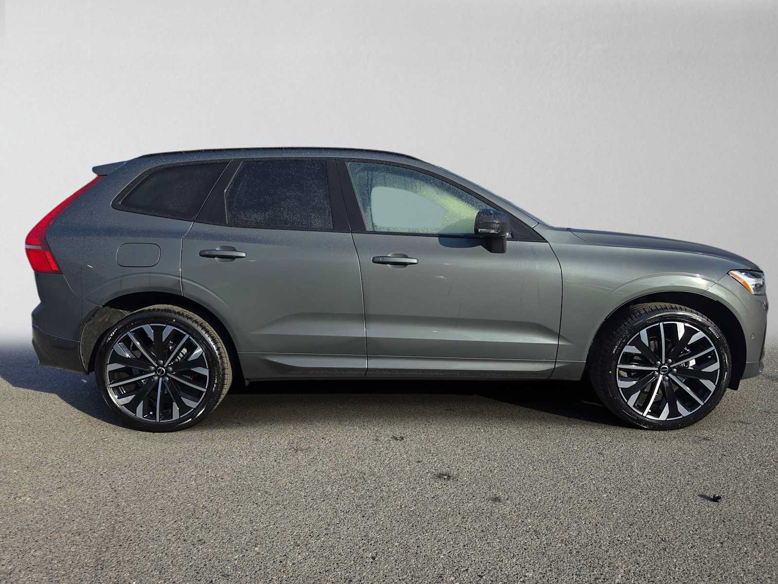 New 2027 Volvo XC60 B5 Ultra AWD/4WD image 2