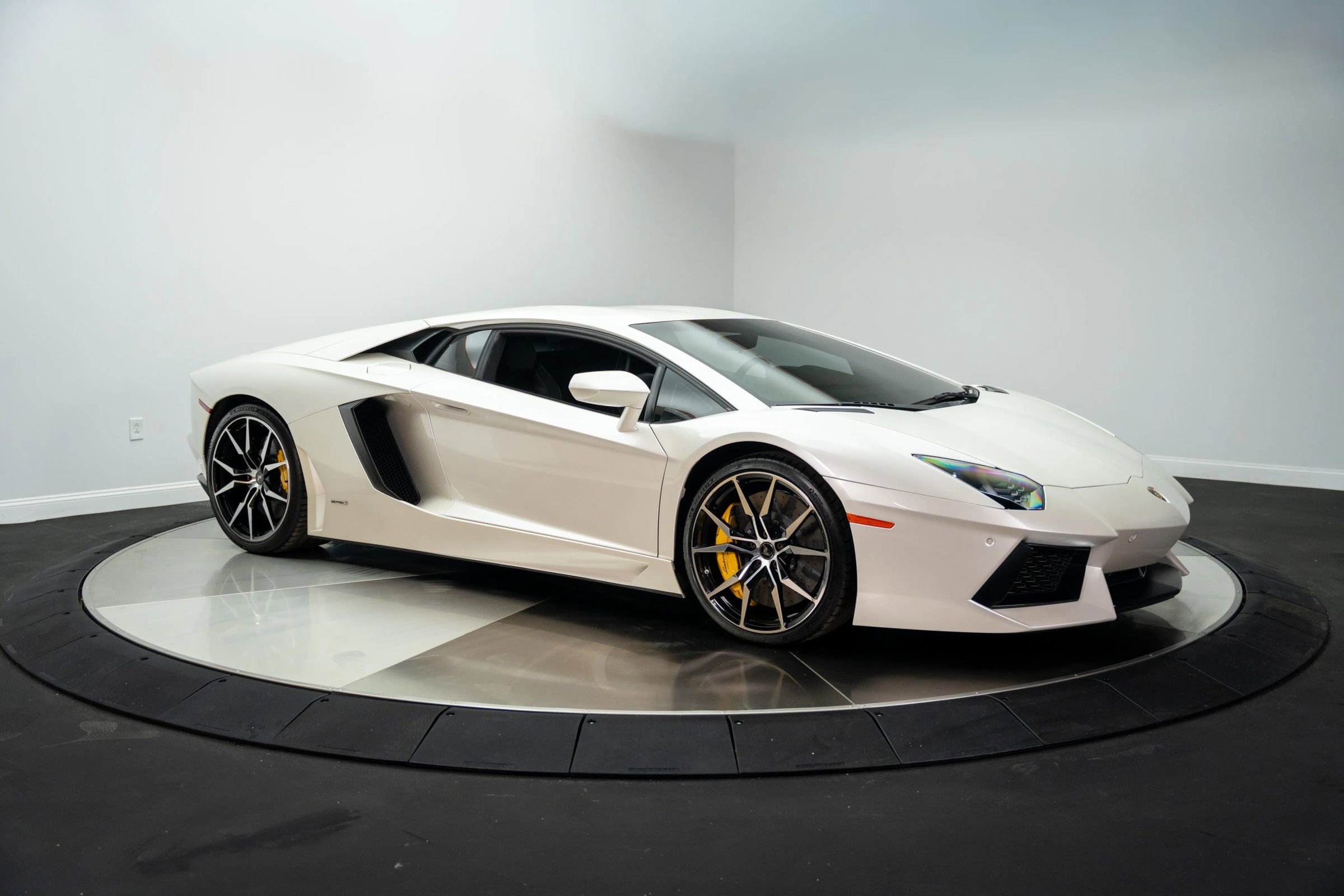 Used 2013 Lamborghini Aventador LP 700-4 image 11