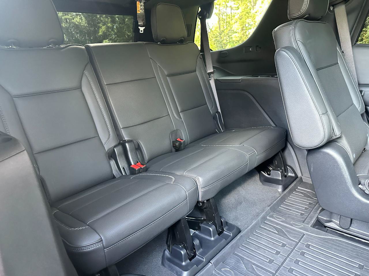Used 2025 GMC Yukon Denali w/ Denali Reserve Package AWD/4WD image 32