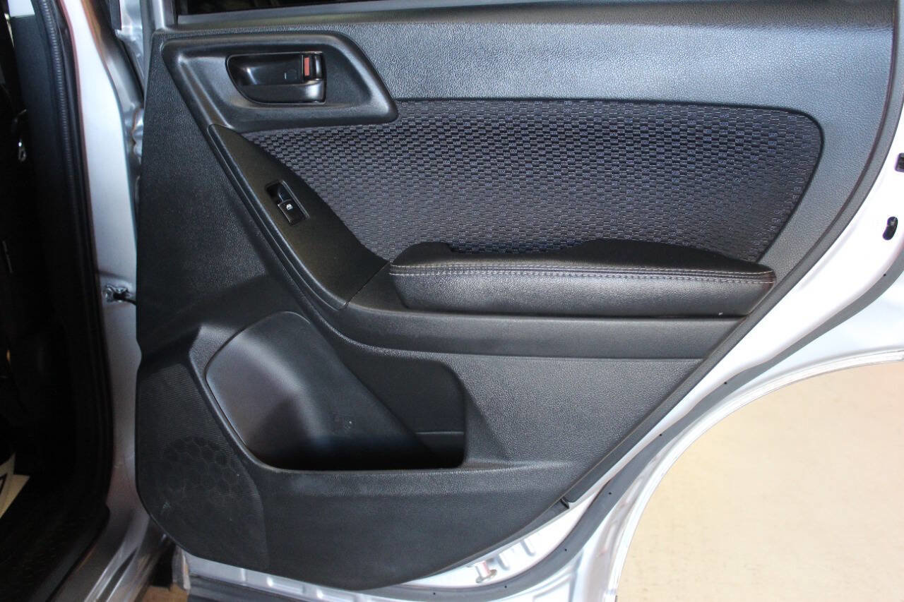 Used 2018 Subaru Forester 2.5i w/ Alloy Wheel Package image 12