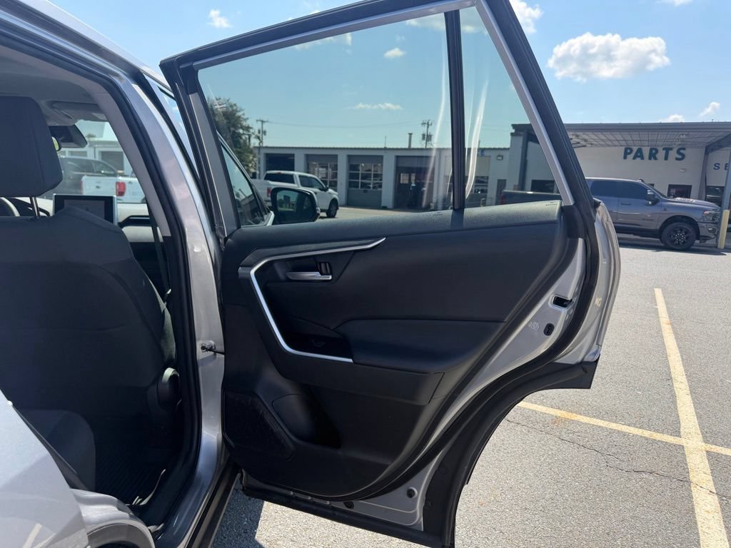 Used 2023 Toyota RAV4 XLE FWD image 32