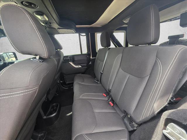 Used 2017 Jeep Wrangler Unlimited Rubicon w/ Connectivity Group AWD/4WD image 16