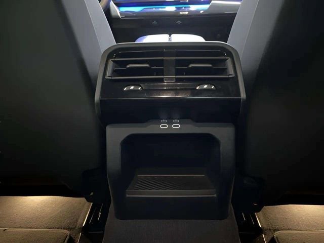 Used 2025 BMW i5 eDrive40i image 64