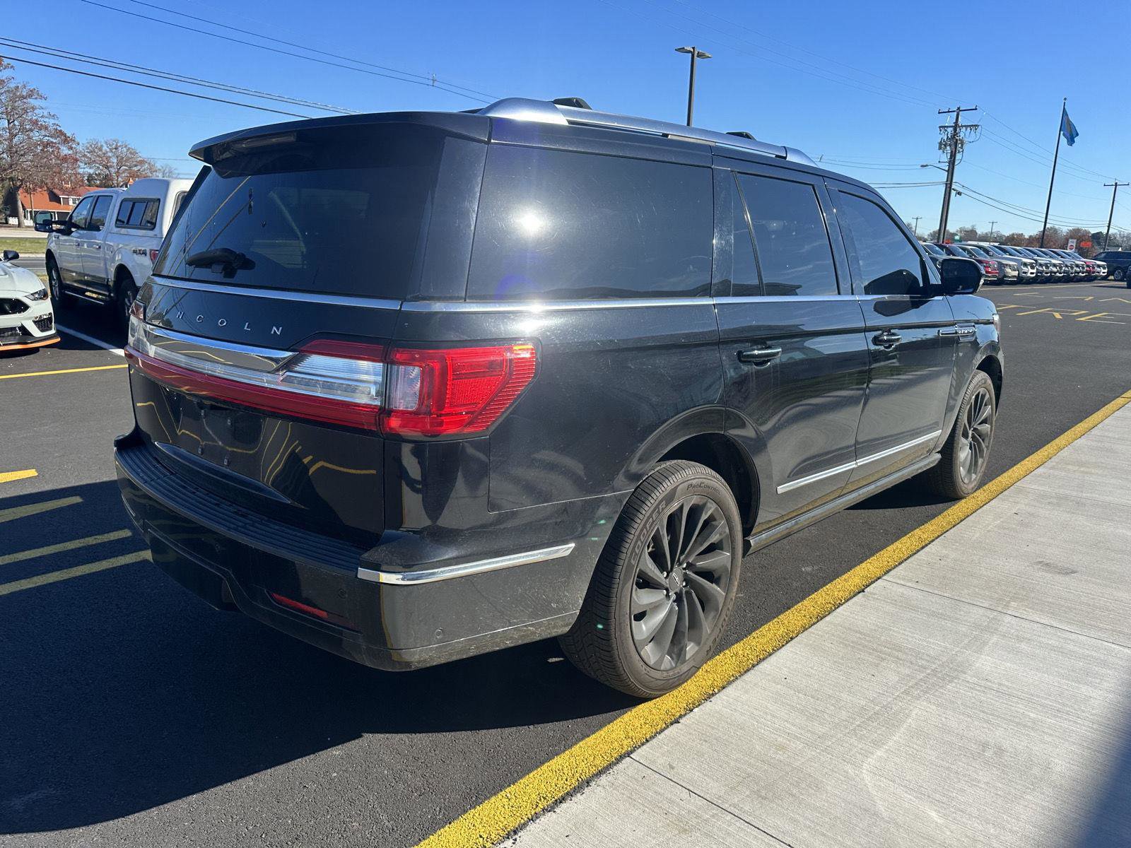 Used 2020 Lincoln Navigator Reserve w/ Equipment Group 208A Reserve image 5