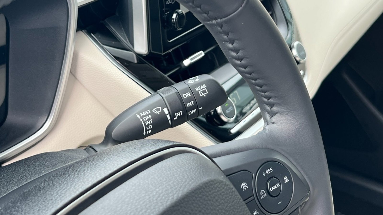 Used 2023 Toyota Corolla Cross XLE w/ Convenience Package image 14