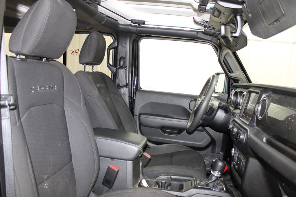 Used 2023 Jeep Wrangler Sahara image 22