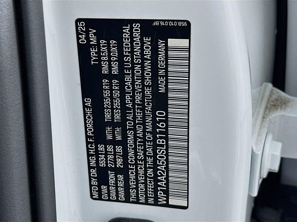 Used 2025 Porsche Macan image 36