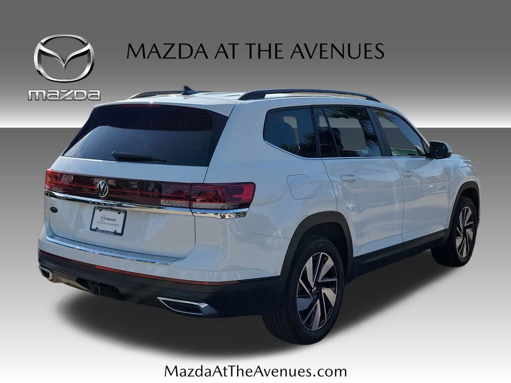 Used 2024 Volkswagen Atlas SE w/ Panoramic Sunroof Package FWD image 4