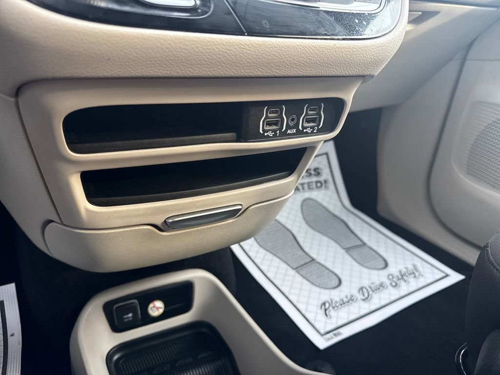 Used 2023 Chrysler Voyager LX FWD image 33