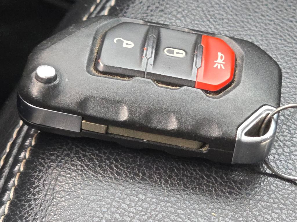 Used 2022 Jeep Wrangler Unlimited Sahara image 36