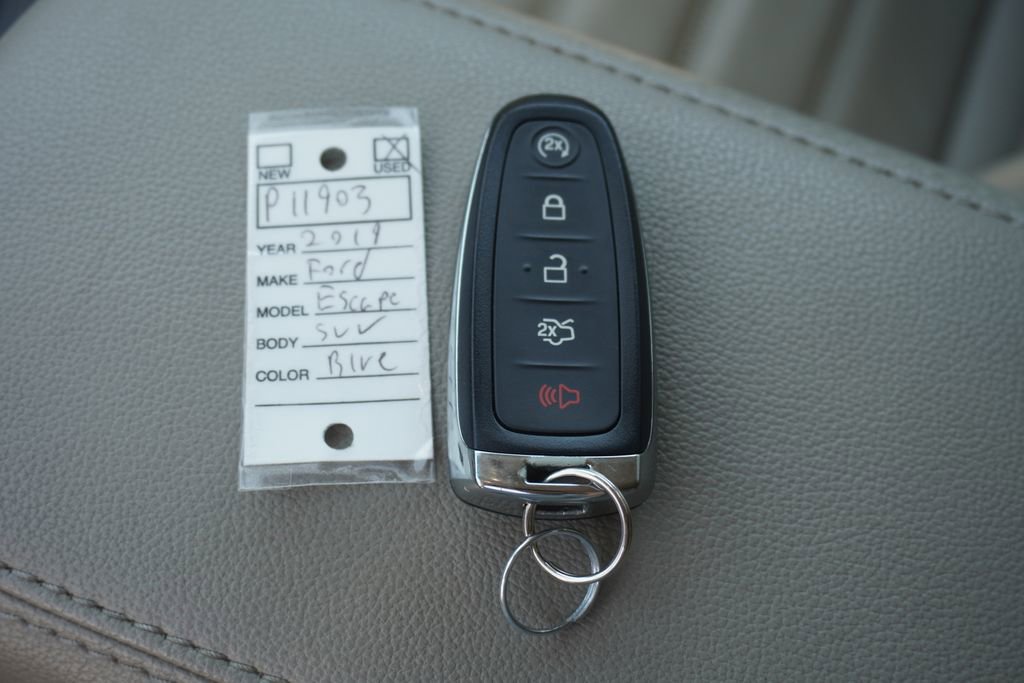 Used 2019 Ford Escape Titanium image 39