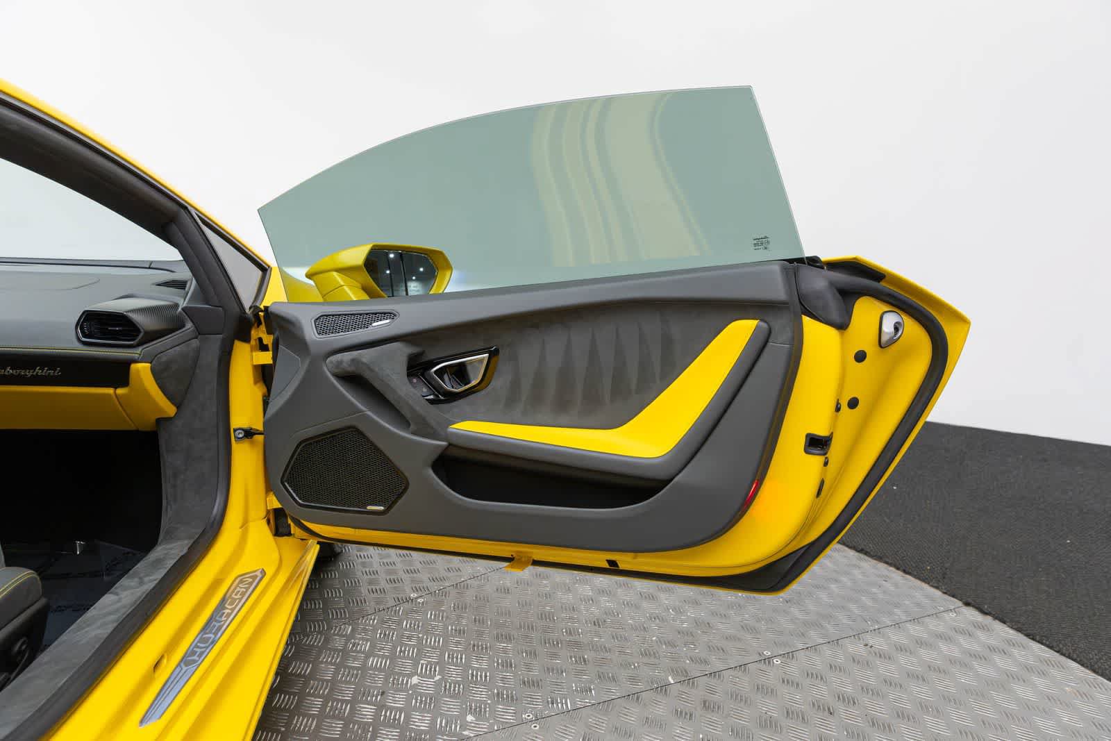 Used 2023 Lamborghini Huracan Tecnica RWD image 37