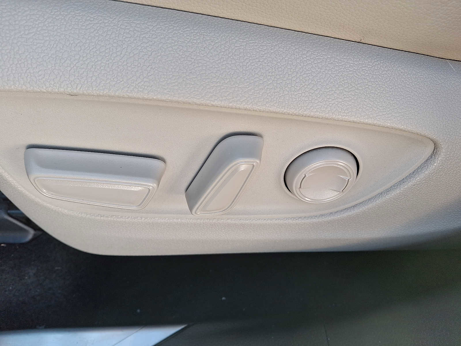 Used 2024 Toyota Highlander Limited image 13