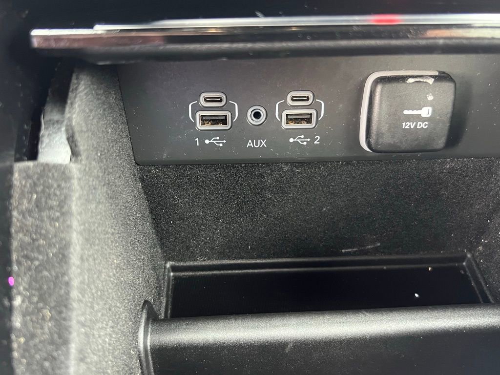 Used 2022 Jeep Grand Cherokee Limited image 29