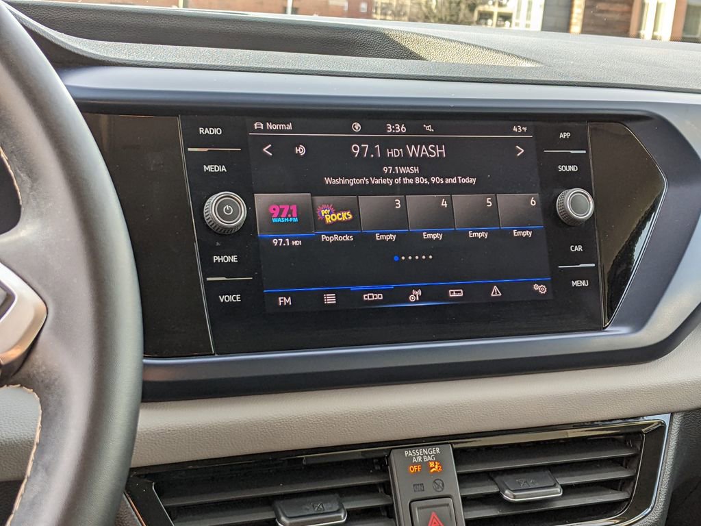 Certified 2023 Volkswagen Taos SE image 15