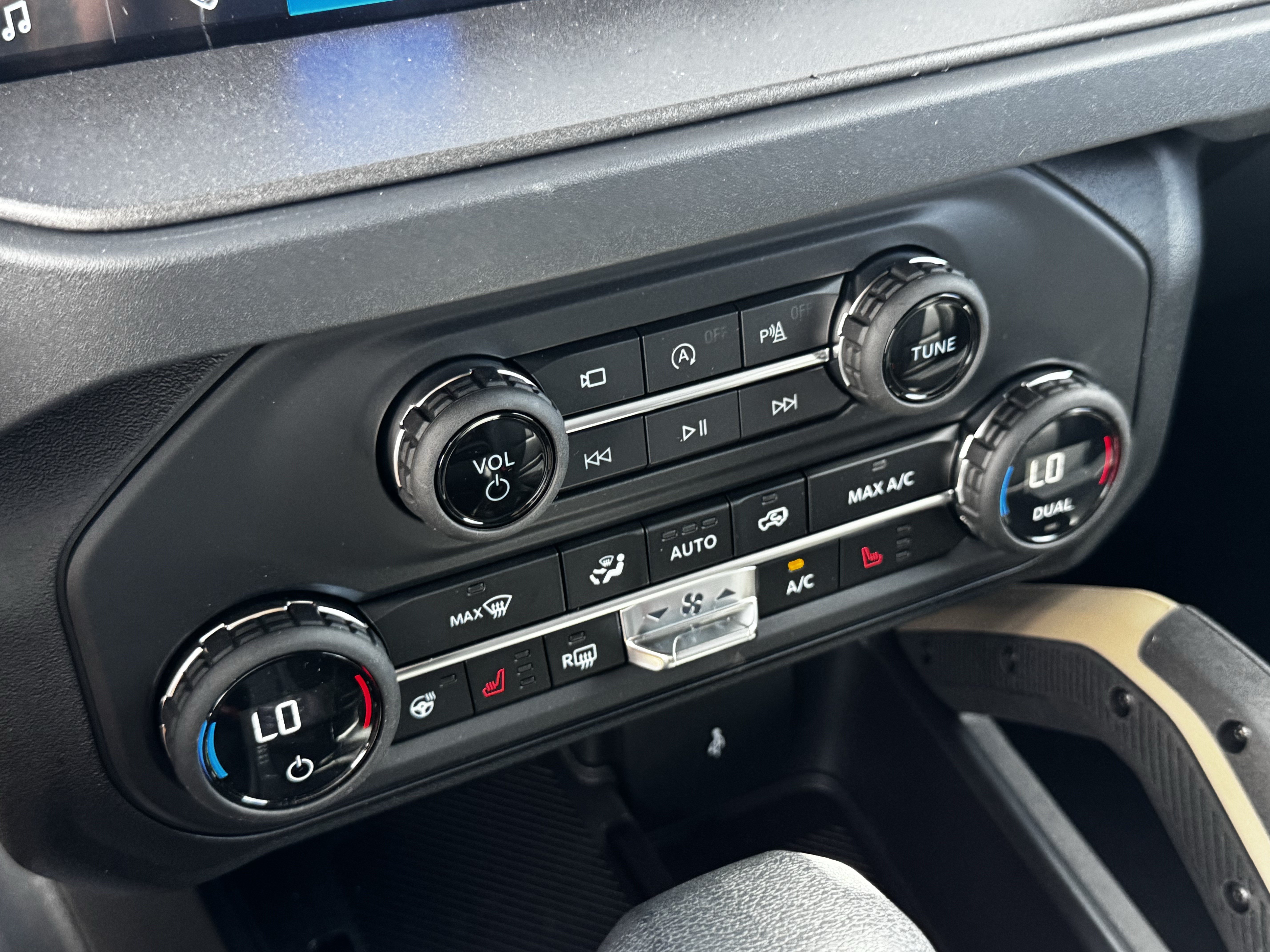 New 2026 Ford Bronco Badlands AWD/4WD image 18
