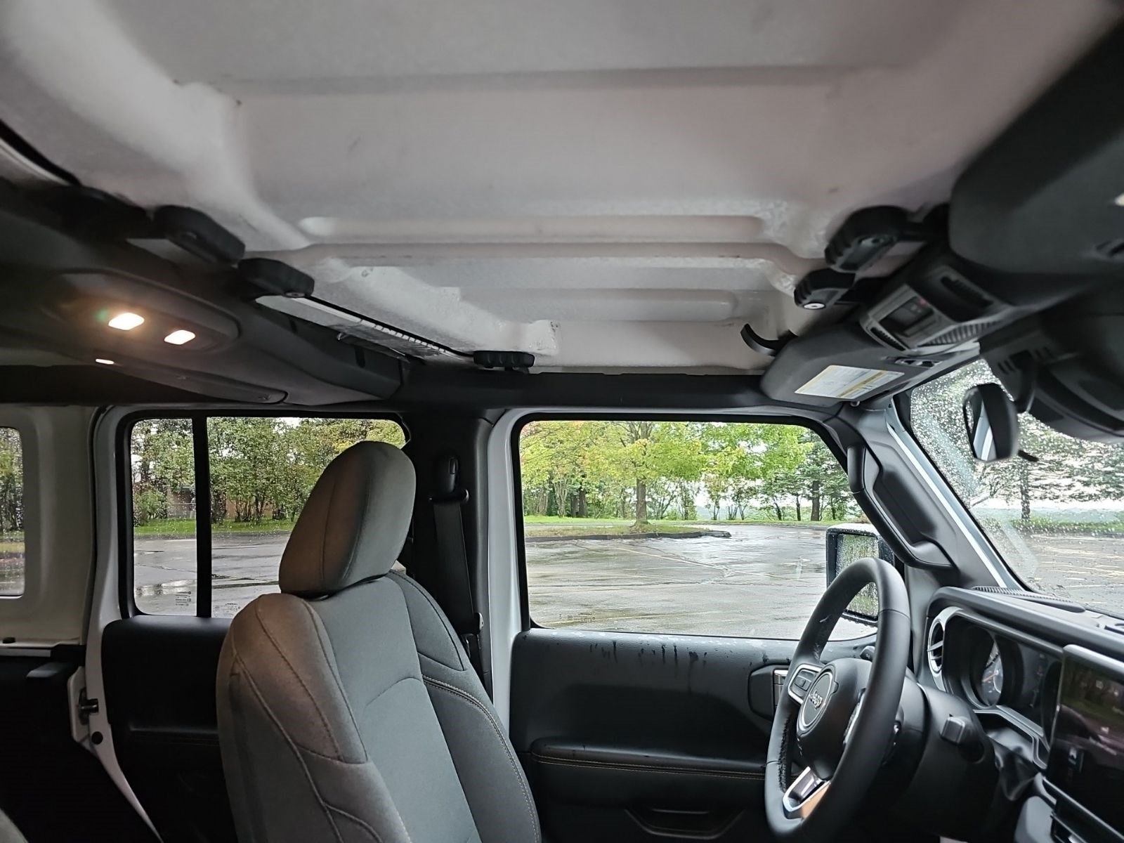 Used 2025 Jeep Wrangler Unlimited Sahara AWD/4WD image 12