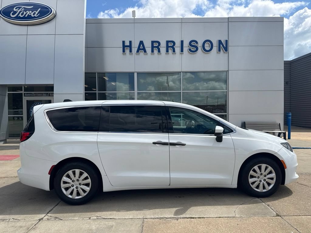 Used 2018 Chrysler Pacifica L FWD image 4