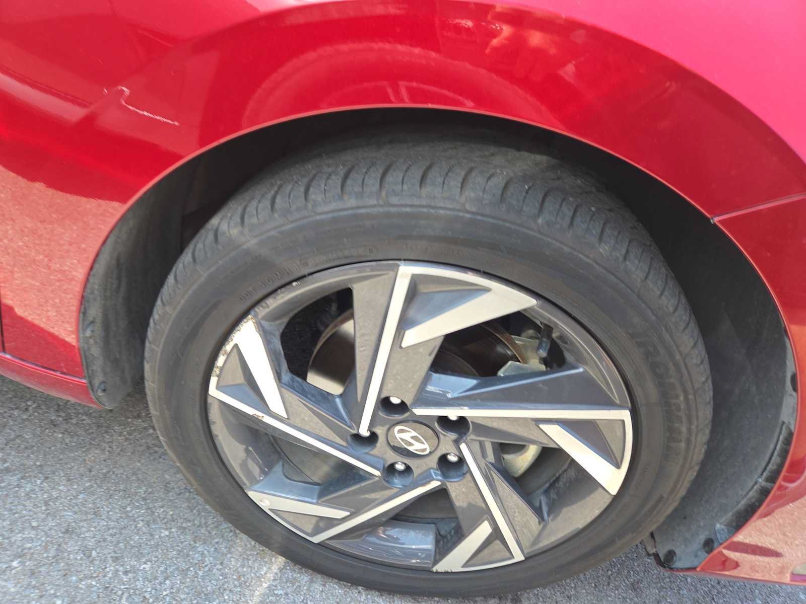 Used 2025 Hyundai Elantra Limited FWD image 2