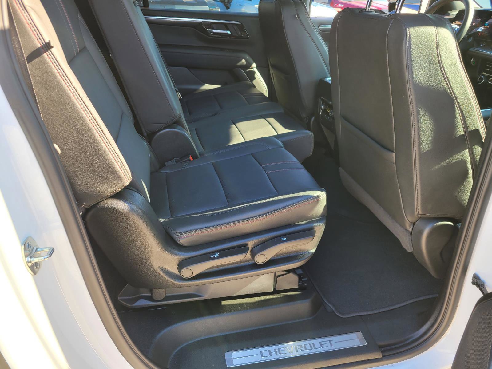 Used 2026 Chevrolet Suburban RST RWD image 12