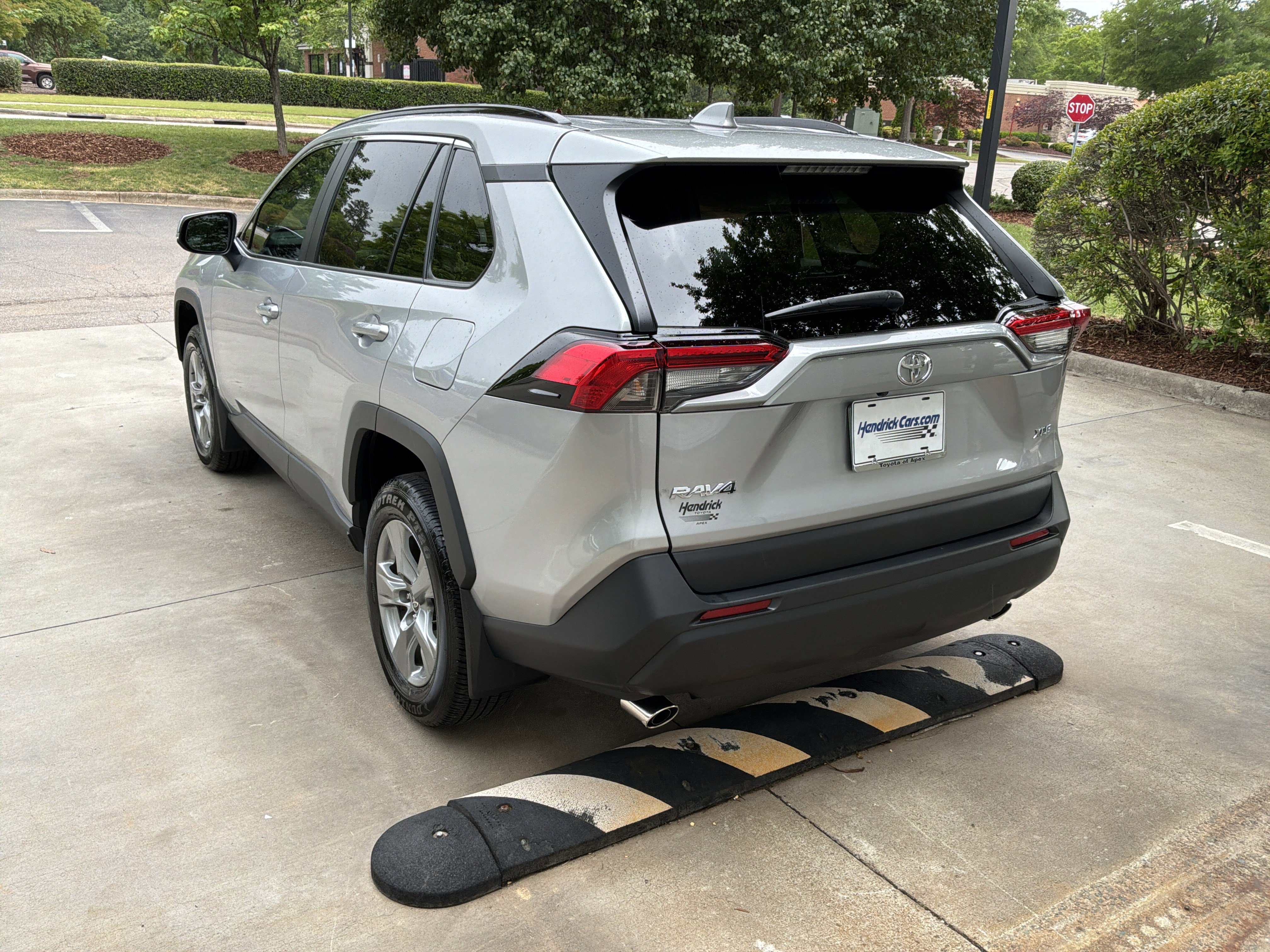 Used 2025 Toyota RAV4 XLE w/ Convenience Package FWD image 8