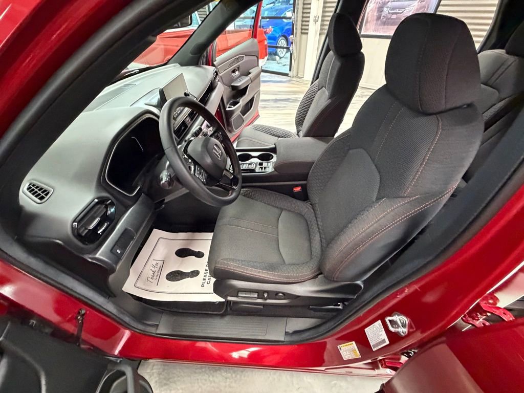 Used 2025 Honda Pilot Sport image 55