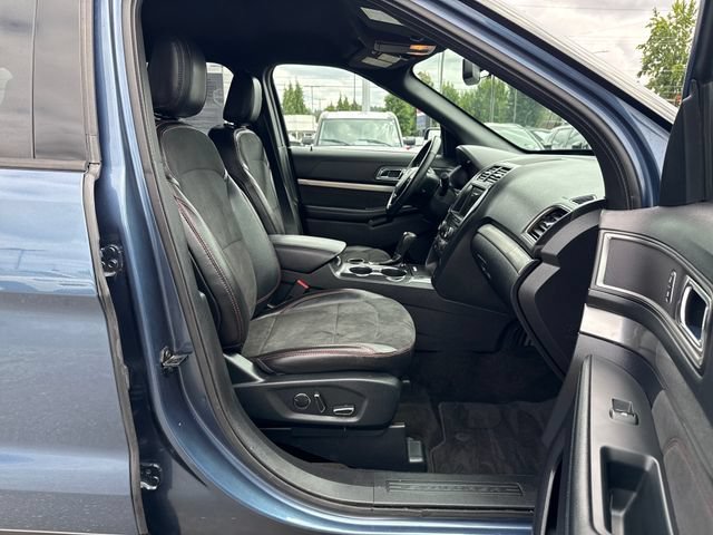 Used 2018 Ford Explorer XLT w/ Equipment Group 202A FWD image 9