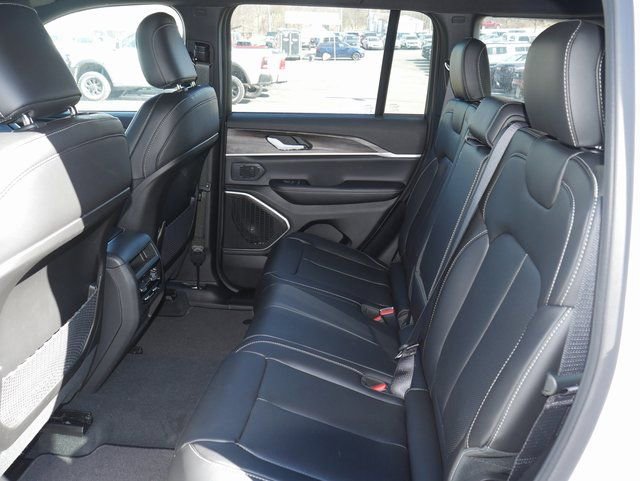New 2026 Jeep Grand Cherokee Limited w/ Luxury Tech Group II image 19