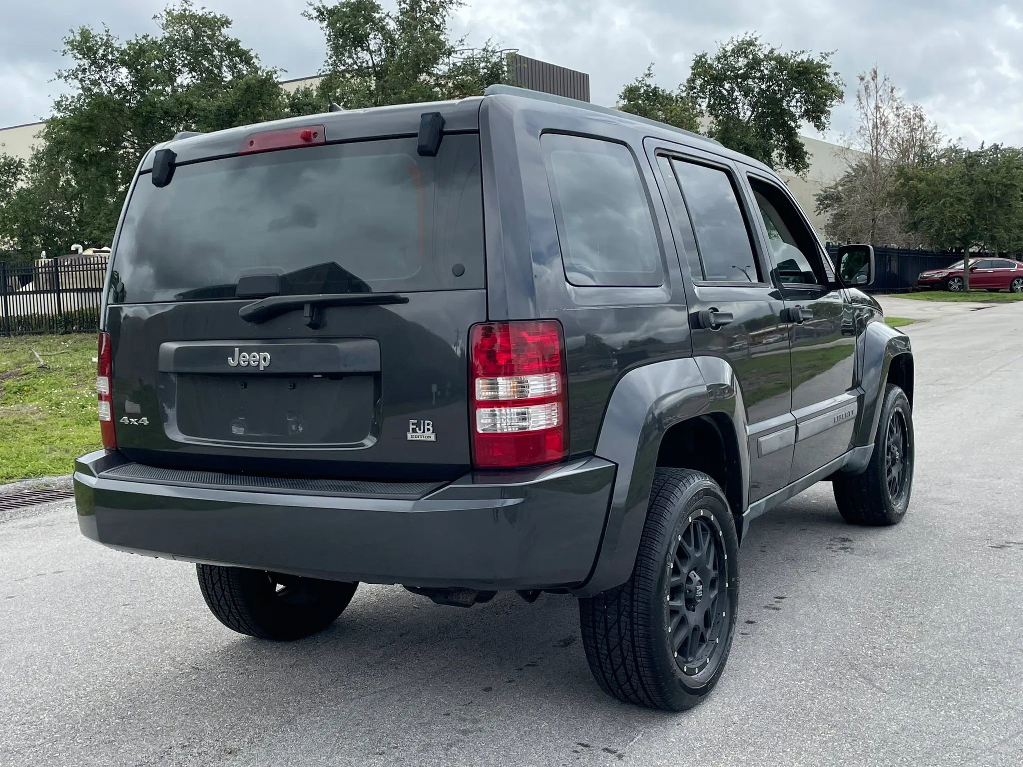 Used 2011 Jeep Liberty Sport image 7
