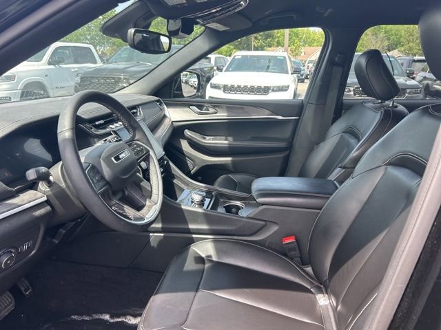 Used 2024 Jeep Grand Cherokee L Limited AWD/4WD image 10