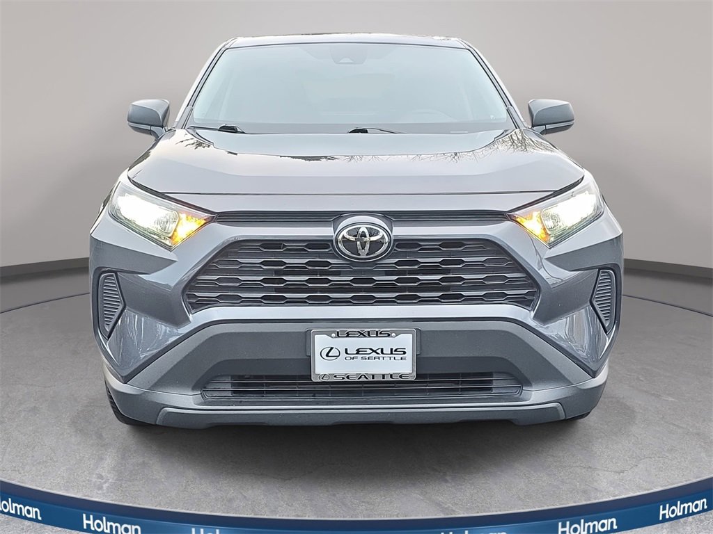 Used 2022 Toyota RAV4 LE image 3