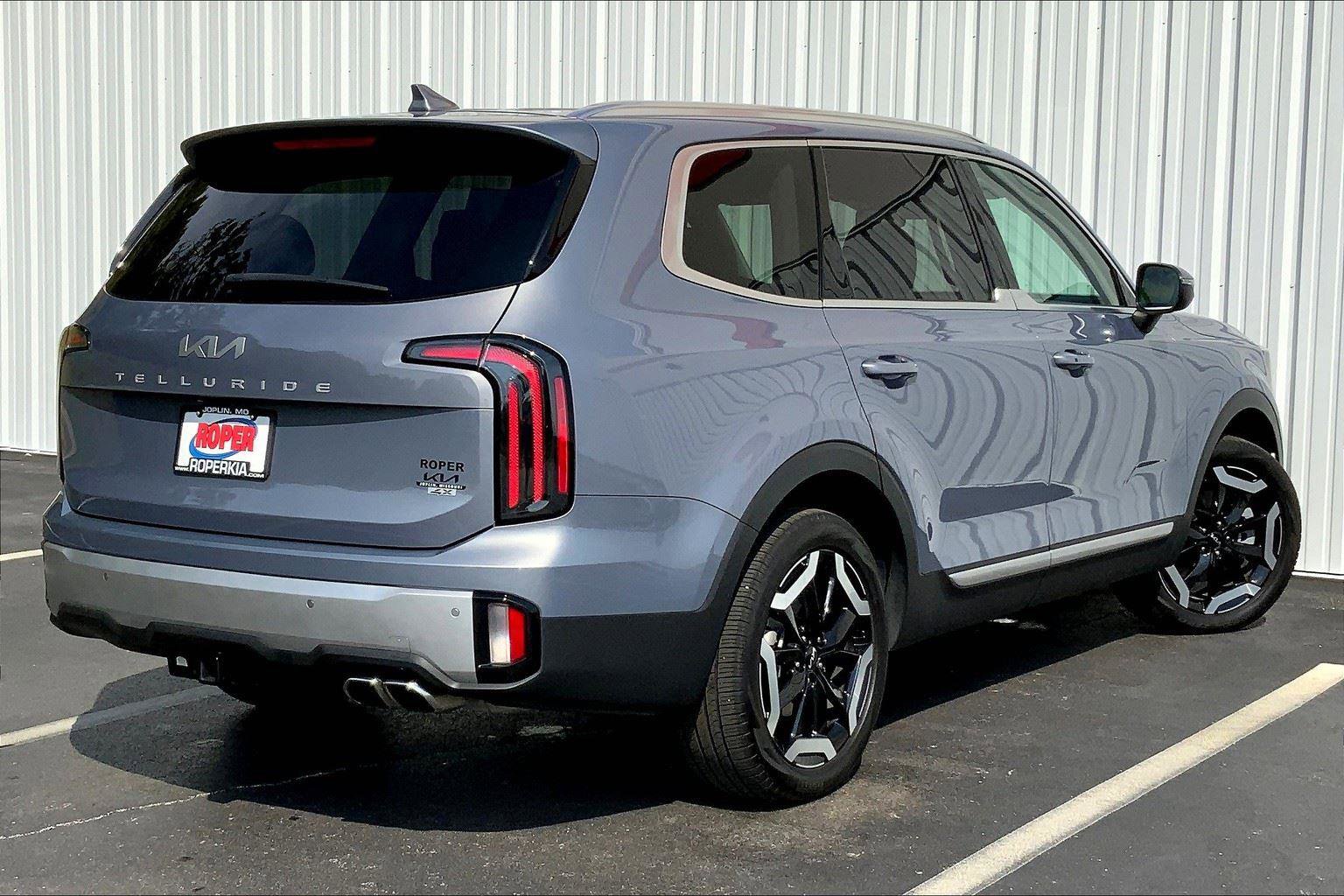 Used 2024 Kia Telluride EX w/ EX Captain's Chair Package image 11
