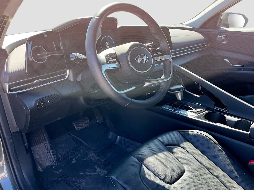 Used 2025 Hyundai Elantra Limited FWD image 9