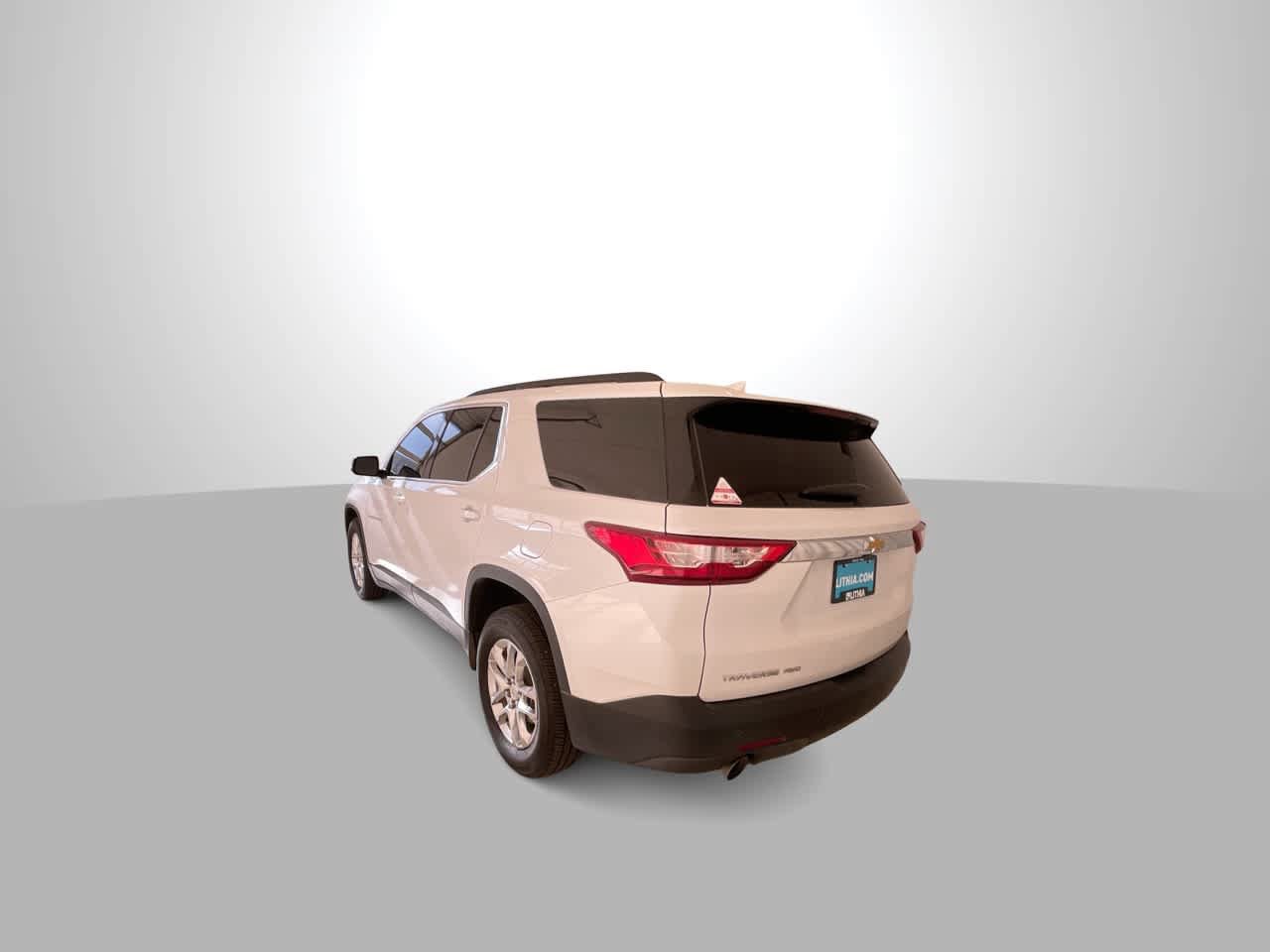 Used 2021 Chevrolet Traverse LT w/ LPO, Cargo Package AWD/4WD image 6