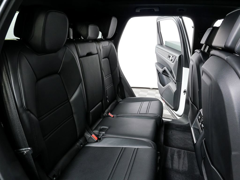 Certified 2023 Porsche Cayenne AWD/4WD image 22