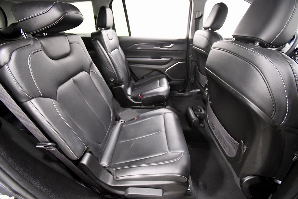 Used 2023 Jeep Grand Cherokee L Limited image 17