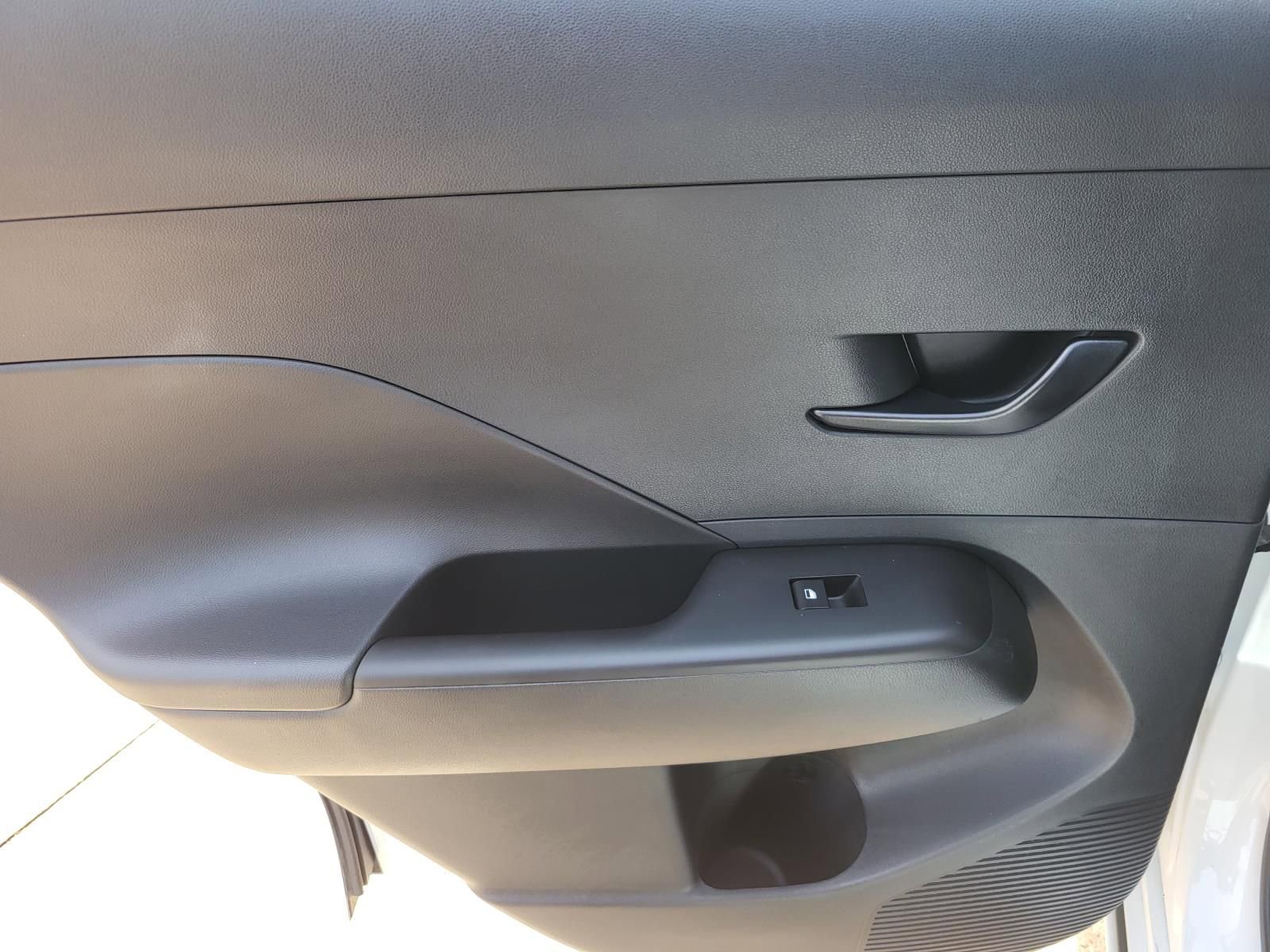 Certified 2025 Hyundai Kona SE image 11