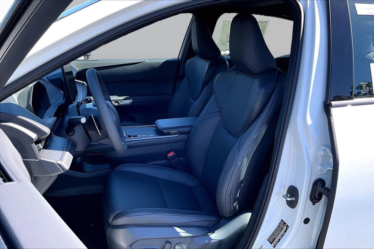 New 2026 Lexus ES 350e FWD image 18