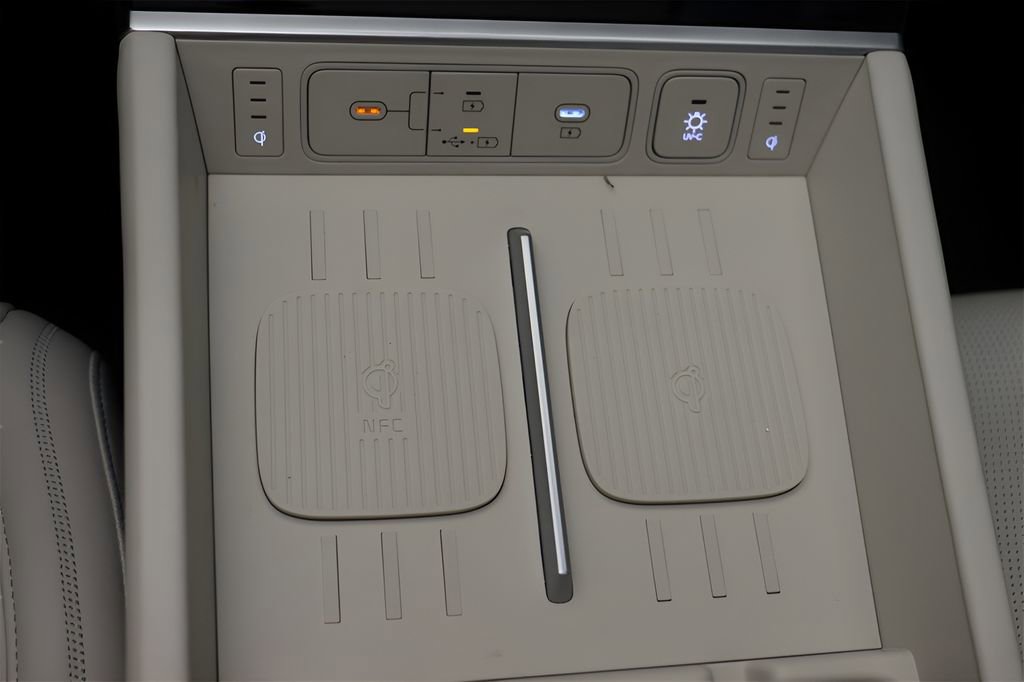 Used 2025 Hyundai Santa Fe Calligraphy image 22