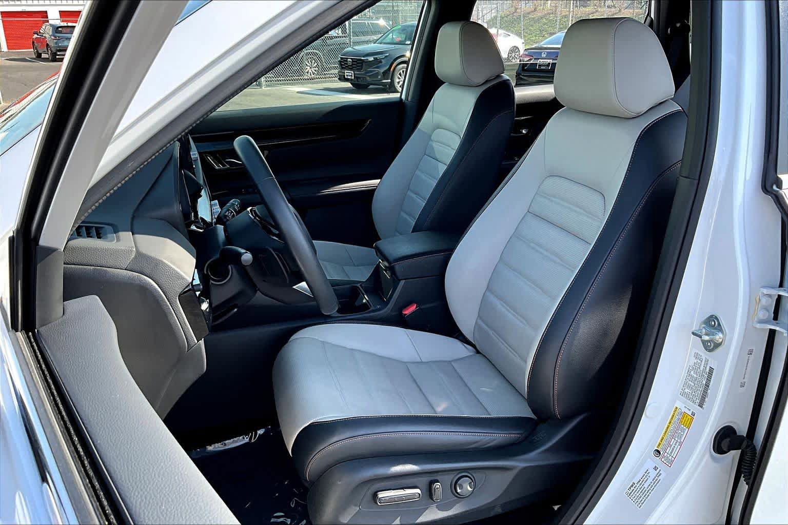 Used 2024 Honda CR-V Sport Touring image 8