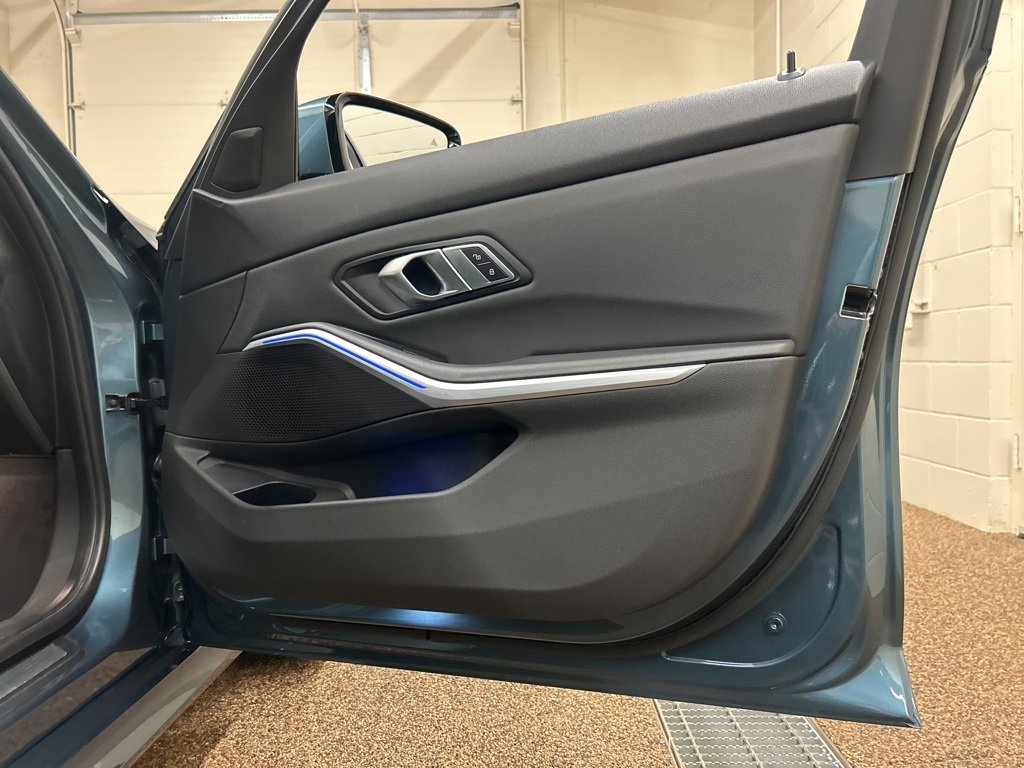 Used 2019 BMW 330i xDrive Sedan w/ Convenience Package image 16