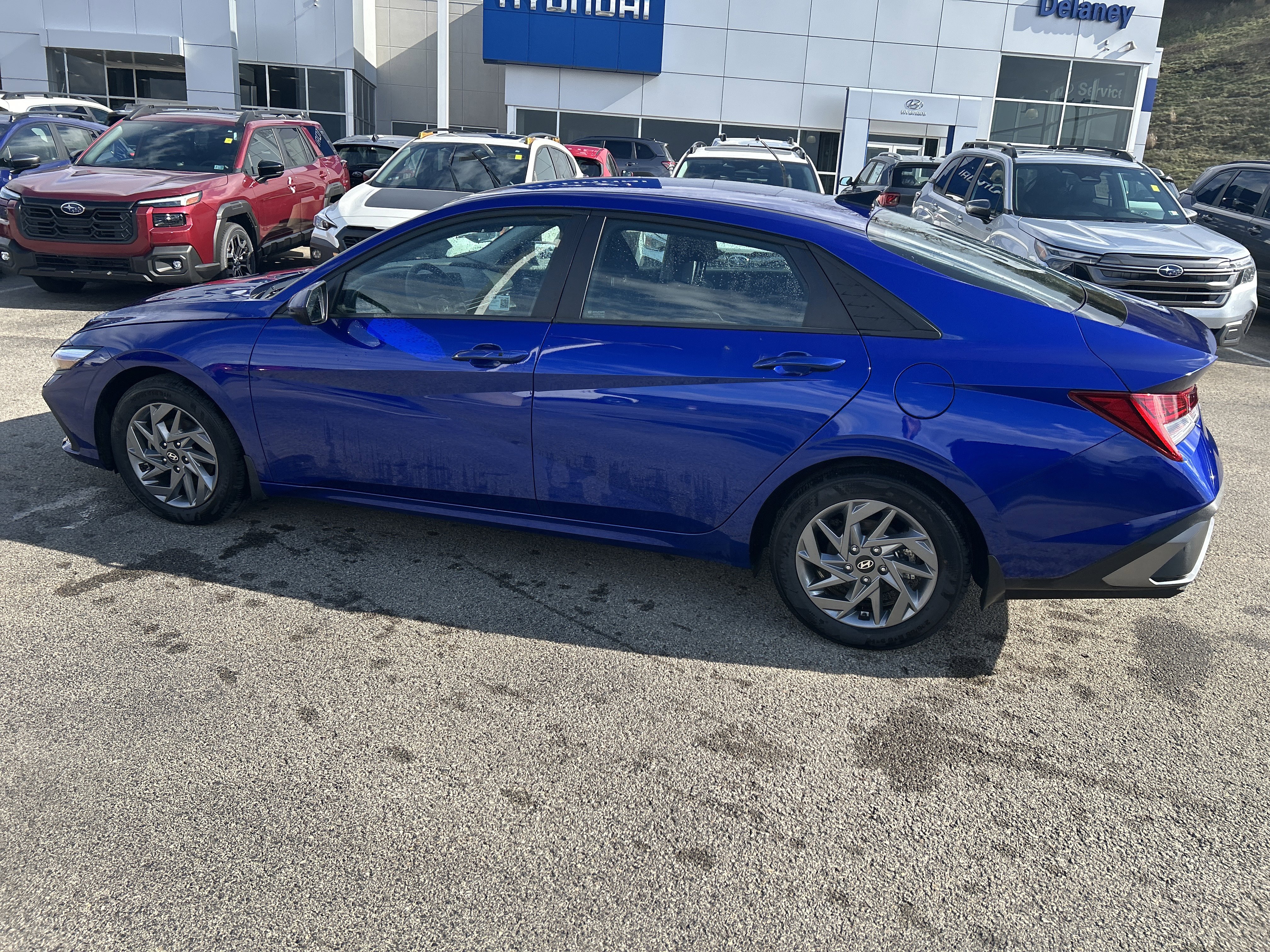 Used 2025 Hyundai Elantra Blue image 17