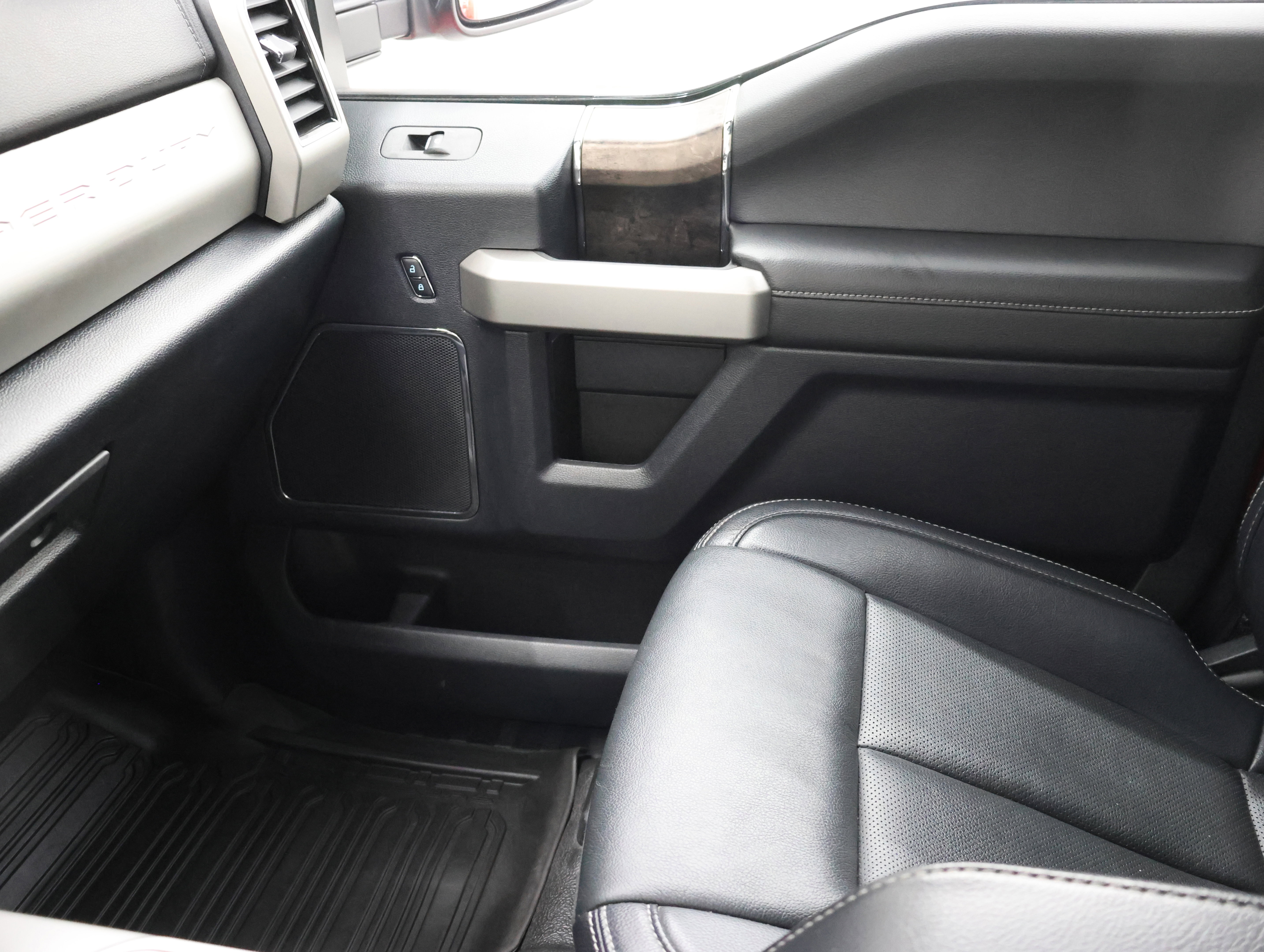 Used 2022 Ford F350 Lariat w/ Lariat Ultimate Package image 13