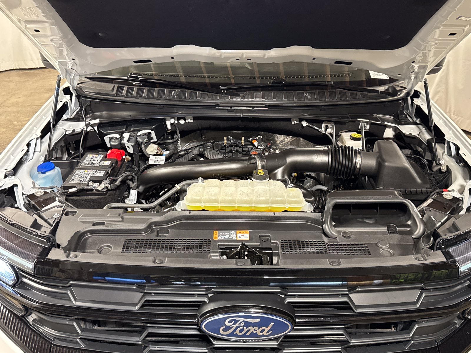 Used 2025 Ford Expedition Active AWD/4WD image 29
