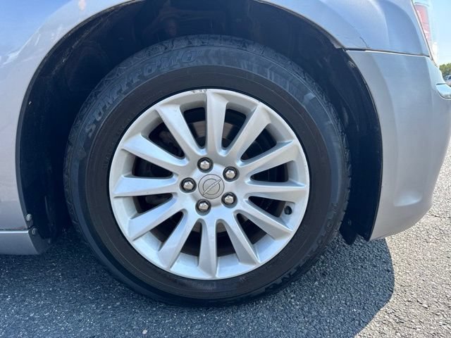 Used 2014 Chrysler 300 RWD image 4